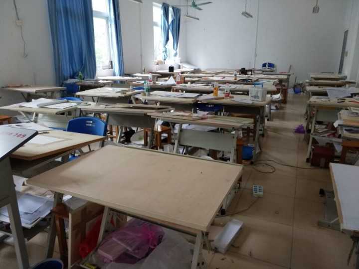 【学生工作】学院对专业教室和研究生工作室开展安全隐患检查工作